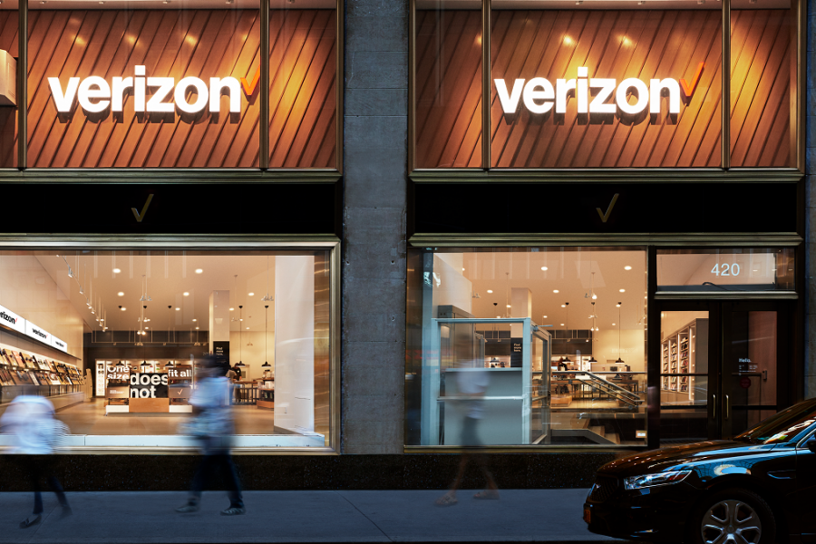 Is Verizon’s big 5G gamble falling apart?