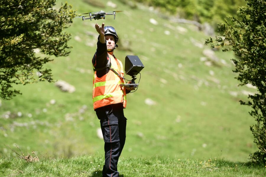 FCC opens door for increased drone, vehicle-safety technologies