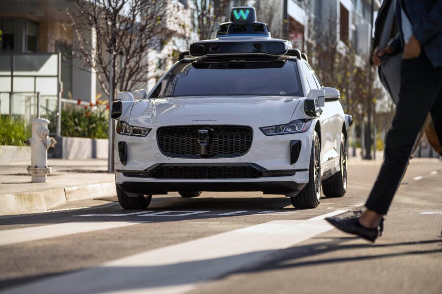 Driverless-car crashes less frequent, cause less damage, according to insurance research